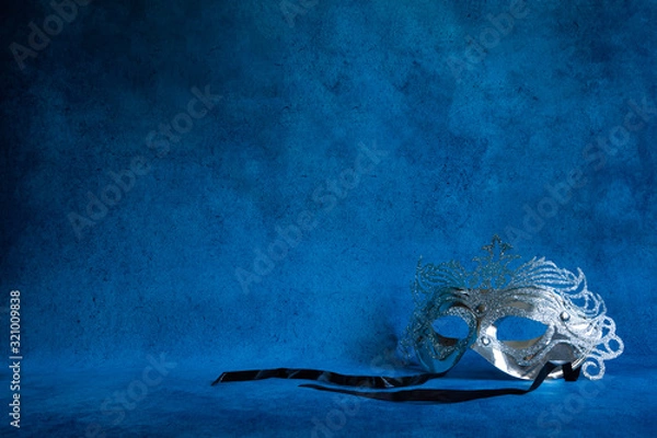 Obraz silvery carnival mask on blue