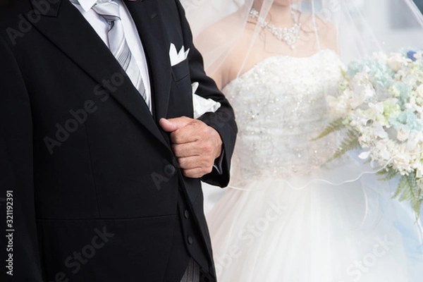 Obraz ヴァージンロードを歩く新婦と父