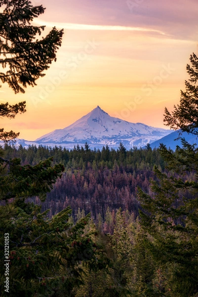 Fototapeta Sunset and Mountain- Mt Jefferson - Oregon