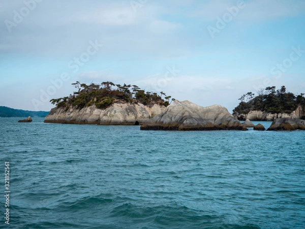 Obraz 日本三景、松島の島巡り観光船からの景色。