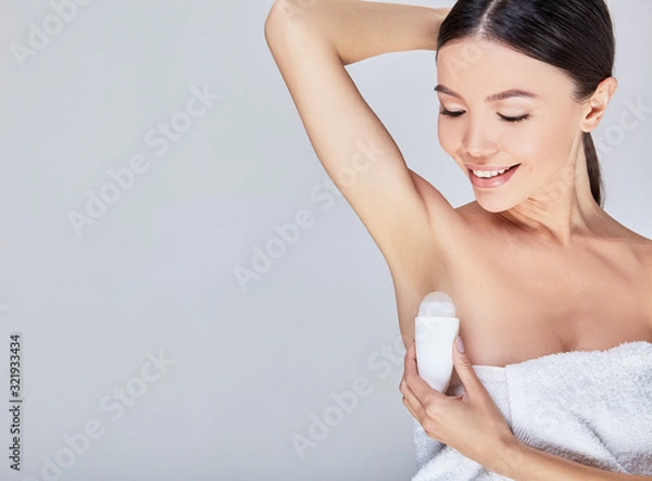 Obraz Cute azitka uses deodorant.