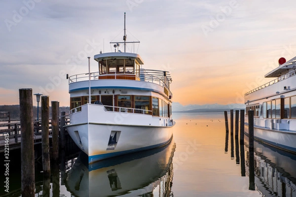 Fototapeta Dampfer - Schiff am Ammersee in Stegen, Inning