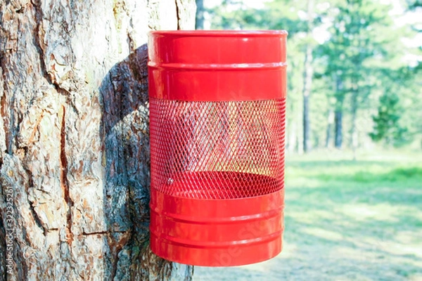 Fototapeta Red trash can