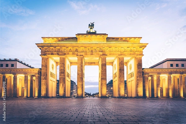 Obraz Brandenburg gate illuminated at dawn front view