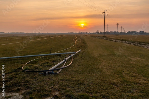 Fototapeta tramonto sulla campagna 