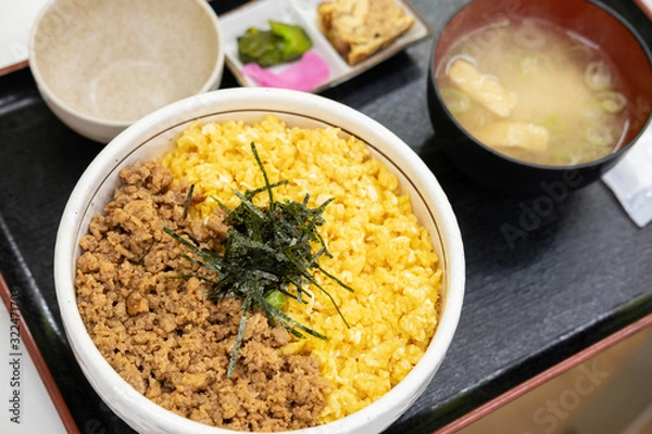 Fototapeta Rice bowl topped with chicken and Egg SOBORO