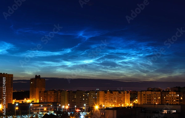 Obraz  Noctilucent clouds over the city