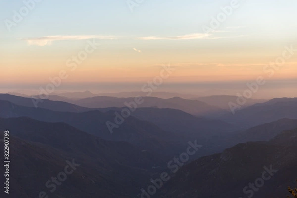 Fototapeta hazy and colorful sunset in the mountains of Sequoia National Park, California