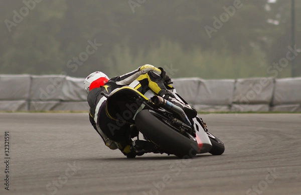 Obraz now put strongly