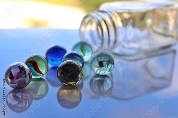 Obraz spilled marbles