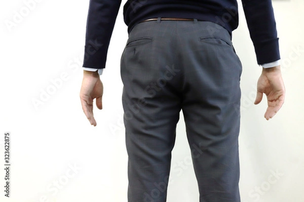 Obraz スーツ社会人の男性の後ろ姿　お尻　ヒップ　立っている