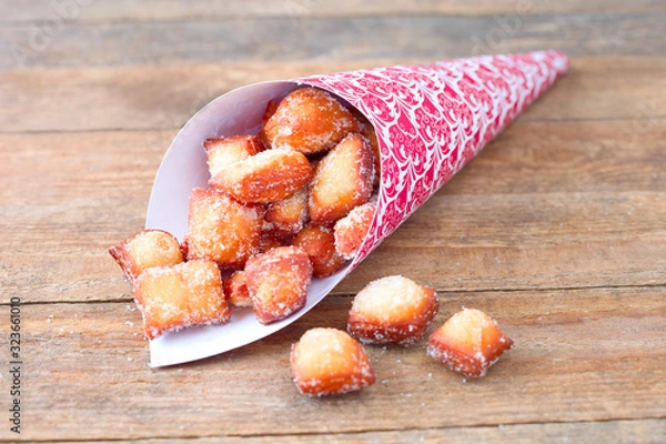 Obraz Schmalzgebäck in einer Tüte