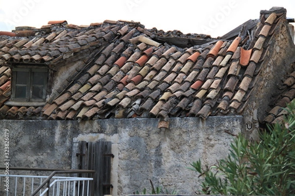Obraz bardzo stary dach 