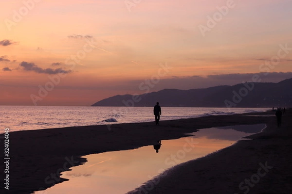 Fototapeta Walking on mirror beach