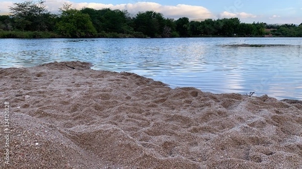 Obraz reflejo en el río
