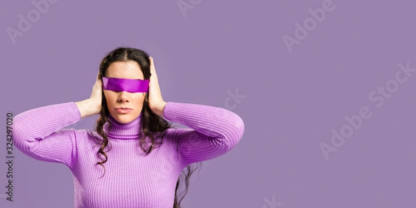 Obraz Kobieta z zakrytymi oczami i skopiuj przestrzeń