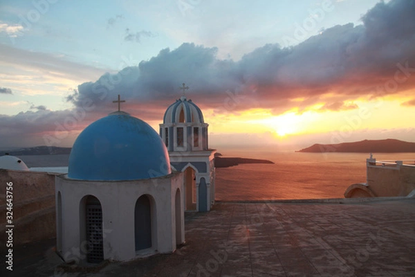 Fototapeta Sunset in oia village in santorini greece