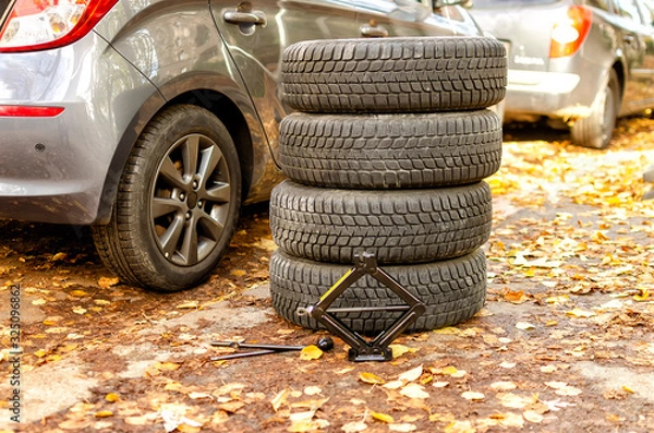 Fototapeta Reifenwechsel bei einem Auto