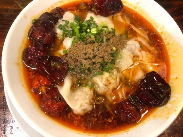 Obraz 激辛 ワンタン ラーメン 赤い 美味しい