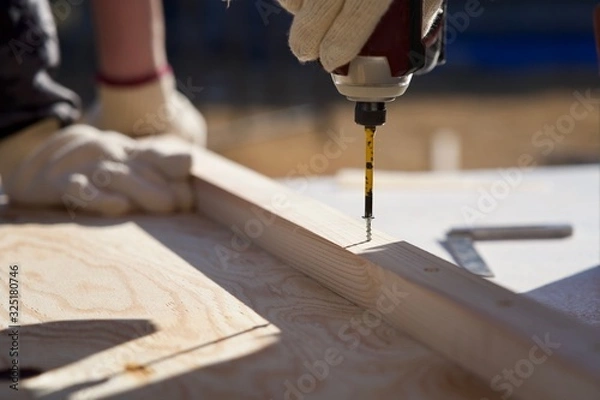 Fototapeta 木材を電動ドライバーで止める