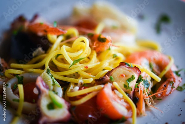 Obraz delicious italian spaghetti with fresh sea food & spices