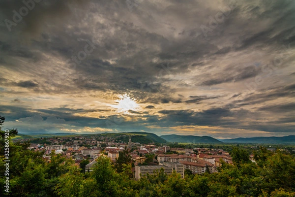 Obraz Dramatic Cloudy Sky Over Small Town In Romania - Dej