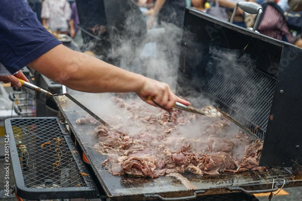 Fototapeta 縁日の焼肉店のイメージ