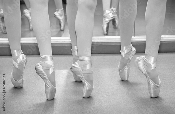 Obraz practicando ballet en la clase