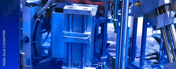 Obraz Rotary die cutting machine with slitting blade system