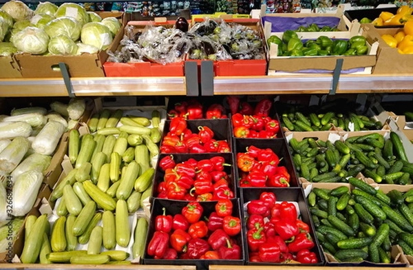 Fototapeta vegetables in a box on shelves in a supermarket