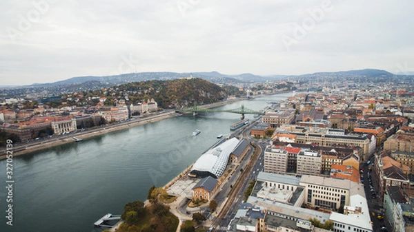 Fototapeta Budapest,Hungary- Aerial skyline view of Balna and beautiful Liberty Bridge with Gellert Hill,Citadella, Statue of Liberty, Elisabeth Bridge and Buda Castle background Modern Whale Shaped building