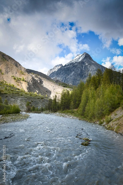 Fototapeta The Ubaye river and the mountain near Vars and Barcelonnette.