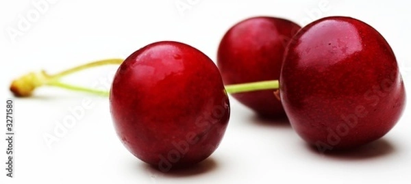 Obraz trzy czerwone wiśnie