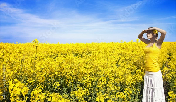 Obraz Young woman relaxing on a green meadow