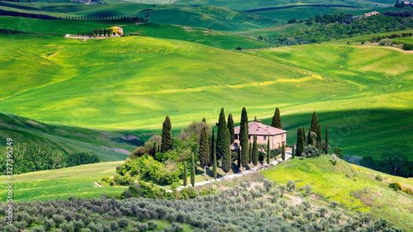 Obraz dom na wzgórzu