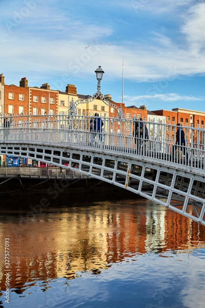 Obraz The Ha'penny bridge in Dublin City, Ireland
