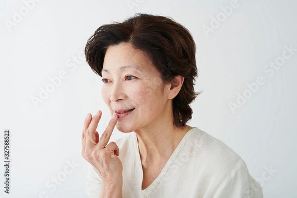 Fototapeta シニアビューティー　リップケア