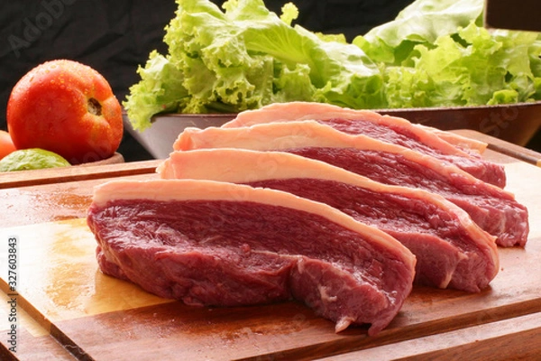 Obraz pokrojony stek picanha gotowy do grillowania