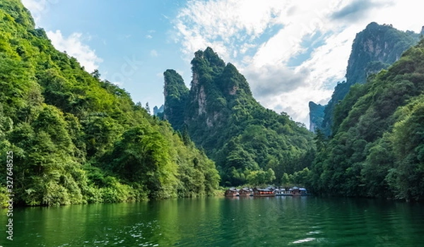 Obraz Small Chinese town that lives isolated inside the lake with houseboats. Baofeng Lake (Bao Feng Hu) in Suoxi Valley, Wulingyuan, China