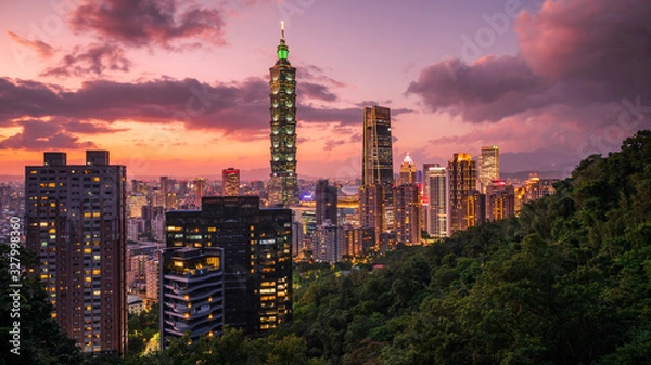 Fototapeta Arrival view of Taipei cityscape view from the elephant mountain(Xiangshan) with sunset Twilight background