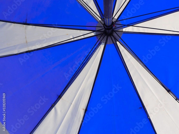 Obraz The blue and white umbrella was photographed from the bottom of the umbrella and the iron was the handle of the umbrella.