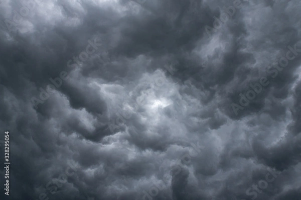 Obraz The lake of the city is covered with black clouds