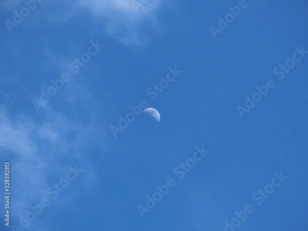 Fototapeta 青空の中の雲と月
