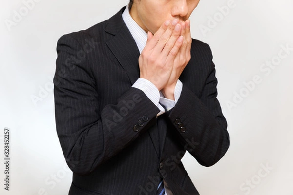 Obraz 咳をするスーツ姿の男性