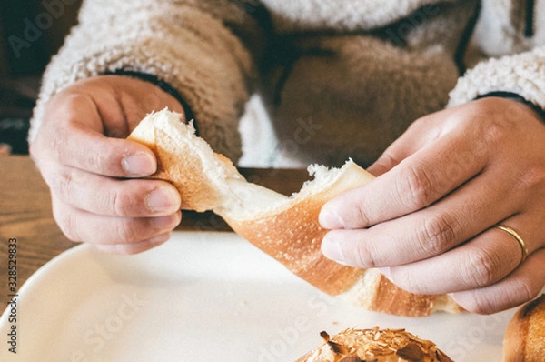 Fototapeta hands kneading dough