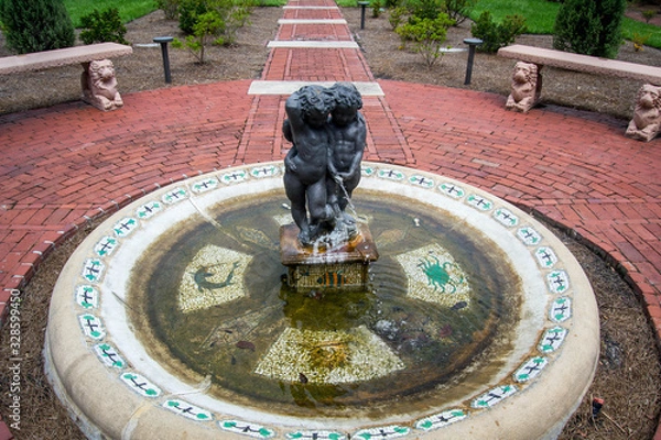 Fototapeta Garden fountain with cherubs