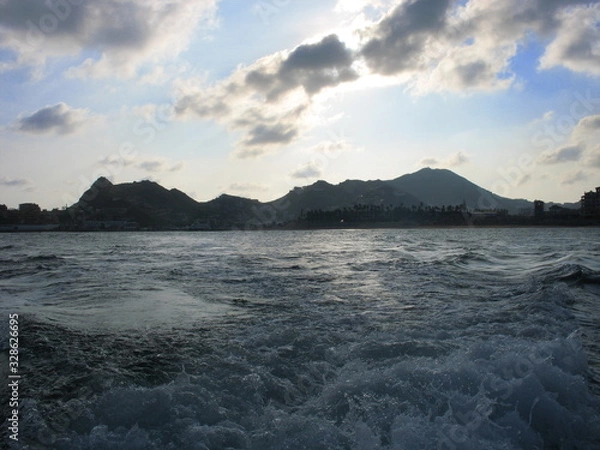 Fototapeta sea and mountains