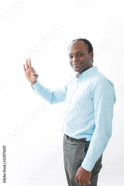 Fototapeta グッドサインをする黒人の男性
