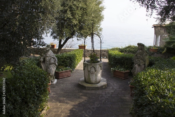 Obraz statue in garden