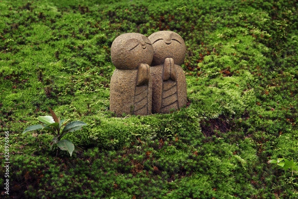 Obraz Small jizo buddhist statues in the moss (Shisen-do temple in Kyoto)